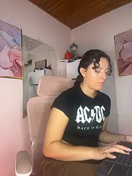 Dannaa Lovs online show from 10/14/25, 05:14