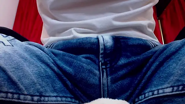 Snapshot of Derek_Storm_ chatting on 10/03/25, 03:36 Derek Storm online show from 10/03/25, 03:36