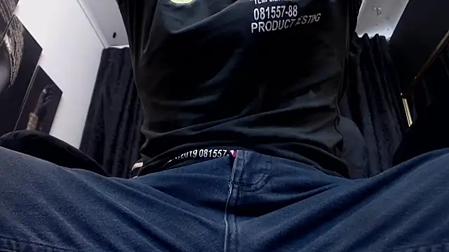 Snapshot of Derek_Storm_ chatting on 10/04/25, 02:53 Derek Storm online show from 10/04/25, 02:53