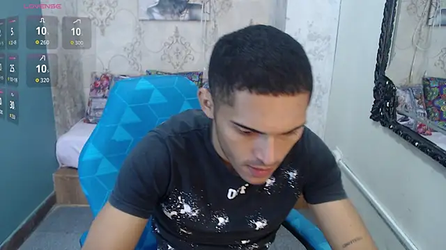 Snapshot of Derek_Storm_ chatting on 11/04/25, 10:36 Derek Storm online show from 11/04/25, 10:36