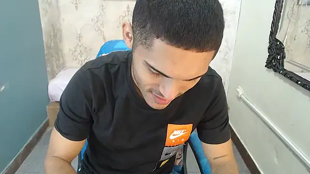 Snapshot of Derek_Storm_ chatting on 11/05/25, 11:10 Derek Storm online show from 11/05/25, 11:10