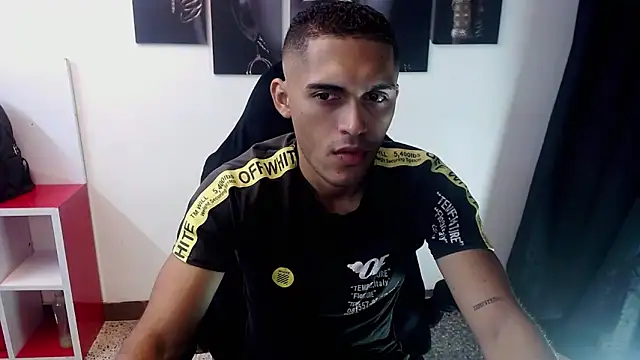 Snapshot of Derek_Storm_ chatting on 11/08/25, 10:48 Derek Storm online show from 11/08/25, 10:48