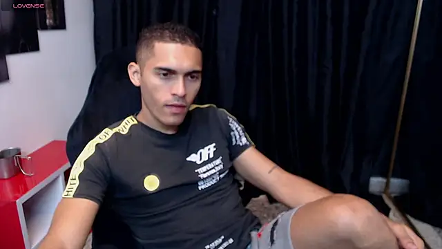 Snapshot of Derek_Storm_ chatting on 11/16/25, 11:49 Derek Storm online show from 11/16/25, 11:49