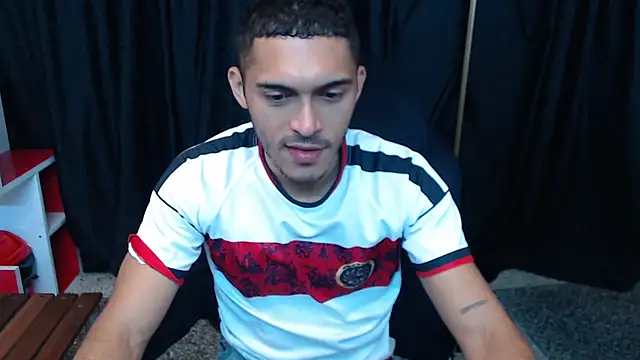 Snapshot of Derek_Storm_ chatting on 11/21/25, 10:58 Derek Storm online show from 11/21/25, 10:58