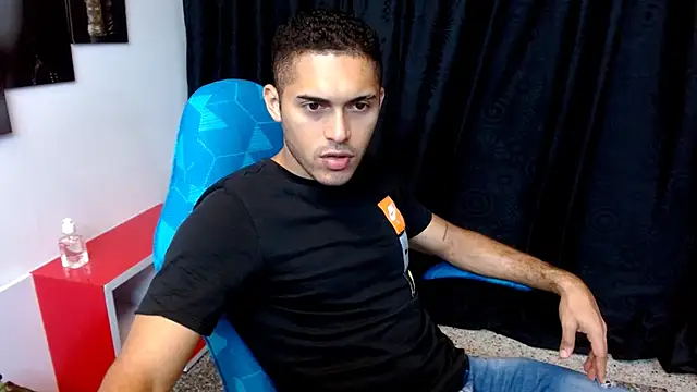 Snapshot of Derek_Storm_ chatting on 12/21/25, 12:56 Derek Storm online show from 12/21/25, 12:56