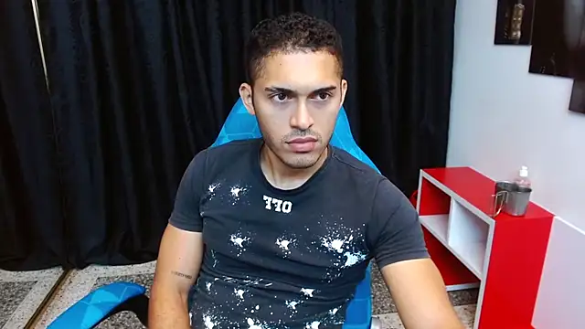 Snapshot of Derek_Storm_ chatting on 12/22/25, 12:35 Derek Storm online show from 12/22/25, 12:35