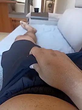 Snapshot of HighbrowThicket chatting on 12/19/25, 01:18 HighbrowThicket online show from 12/19/25, 01:18