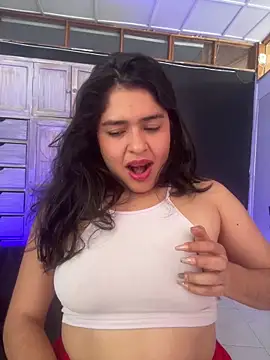 Snapshot of EmilyNoir1 chatting on 05/06/26, 09:09 EmilyNoir1 online show from 05/06/26, 09:09