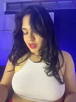 Snapshot of EmilyNoir1 chatting on 05/17/26, 11:56 EmilyNoir1 online show from 05/17/26, 11:56