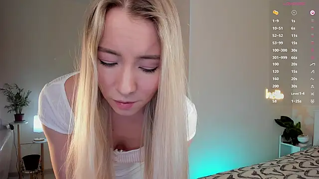 Snapshot of DanaCandy chatting on 11/27/25, 10:34 DanaCandy online show from 11/27/25, 10:34