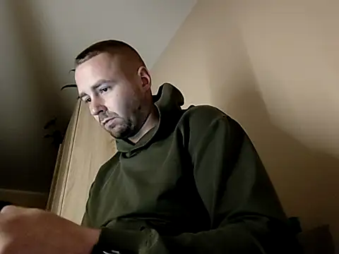 Snapshot of Vladyslav30 chatting on 11/25/25, 02:44 Vladyslav30 online show from 11/25/25, 02:44