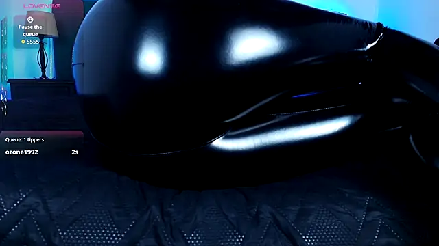 Alisse Moore online show from 10/04/25, 12:36