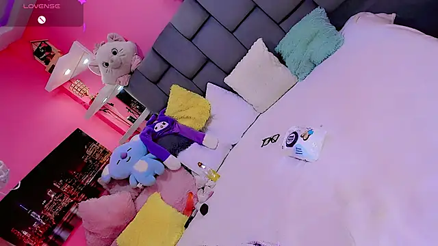 ShantyMillan online show from 10/14/25, 01:23