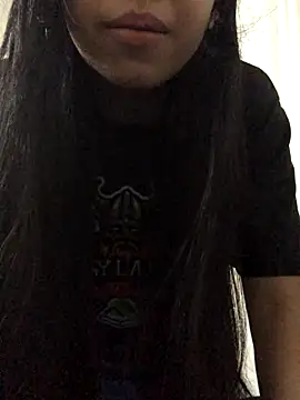 Snapshot of ashleyy20 chatting on 12/14/25, 08:20 ashleyy20 online show from 12/14/25, 08:20