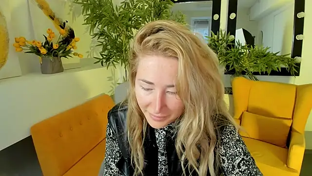 AstraMonroe online show from 09/26/25, 05:11