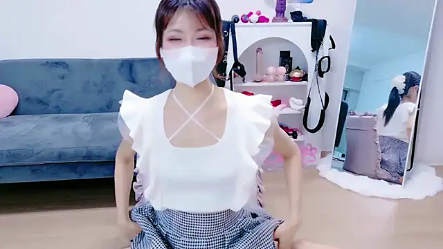Snapshot of -Nyanko-chan- chatting on 06/23/26, 11:08 -Nyanko-chan- online show from 06/23/26, 11:08