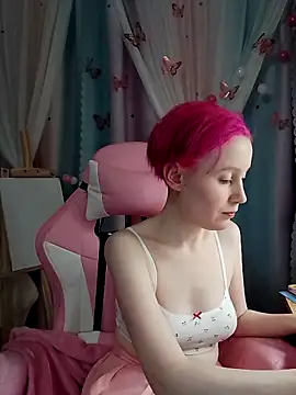 Snapshot of Fuzzy_Unicorn chatting on 11/17/25, 07:08 Fuzzy Unicorn online show from 11/17/25, 07:08