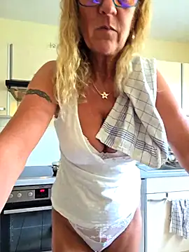 HotWifeLyn68 online show from 07/21/26, 01:57