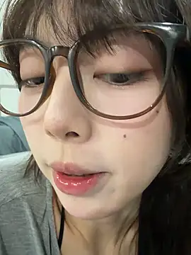 xuannv0000 online show from 02/09/26, 09:35