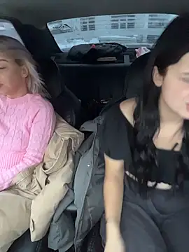 Snapshot of MiraReach chatting on 11/25/25, 02:22 MiraReach online show from 11/25/25, 02:22