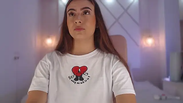 Snapshot of isabellashine chatting on 09/18/25, 03:58 isabellashine online show from 09/18/25, 03:58