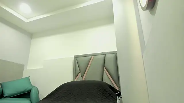 klariz09 online show from 09/15/25, 01:00