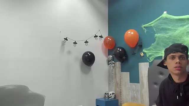 Snapshot of Ian1_ chatting on 10/23/25, 11:09 Ian1 online show from 10/23/25, 11:09