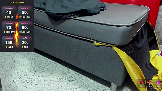 Snapshot of Ian1_ chatting on 10/30/25, 11:00 Ian1 online show from 10/30/25, 11:00