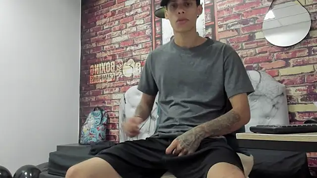 Snapshot of Ian1_ chatting on 11/01/25, 12:29 Ian1 online show from 11/01/25, 12:29