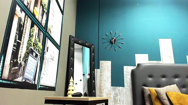 Snapshot of Ian1_ chatting on 11/25/25, 11:21 Ian1 online show from 11/25/25, 11:21