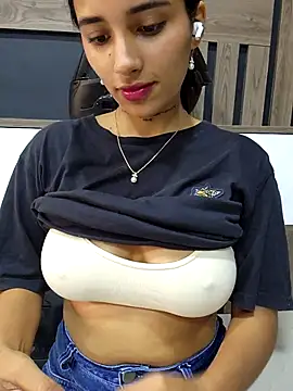 Lorena Mcfly online show from 09/15/25, 01:22