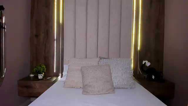 LucySalvatore  online show from 10/11/25, 03:54