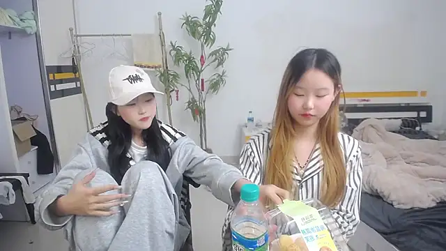 Snapshot of Babygirls523 chatting on 10/23/25, 12:48 Babygirls523 online show from 10/23/25, 12:48