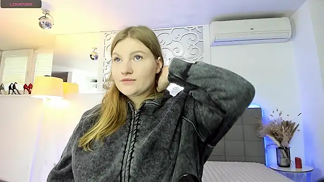 AshleyJoness online show from 10/27/25, 06:17