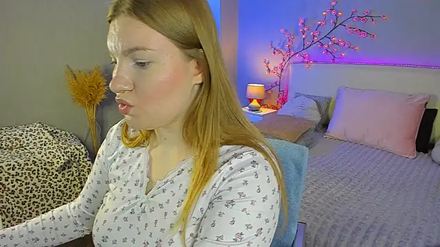 Snapshot of AshleyJoness chatting on 06/12/26, 04:44 AshleyJoness online show from 06/12/26, 04:44