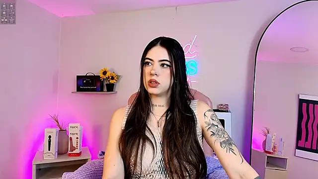 Snapshot of Alice_Vixen chatting on 04/16/26, 12:17 Alice Vixen online show from 04/16/26, 12:17