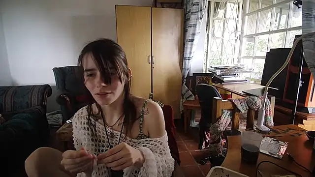 Snapshot of the_holy_t chatting on 12/21/25, 10:22 the holy t online show from 12/21/25, 10:22