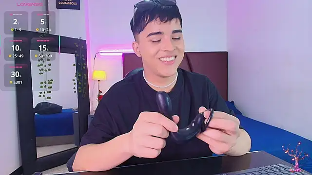 Lucass love online show from 10/27/25, 04:44