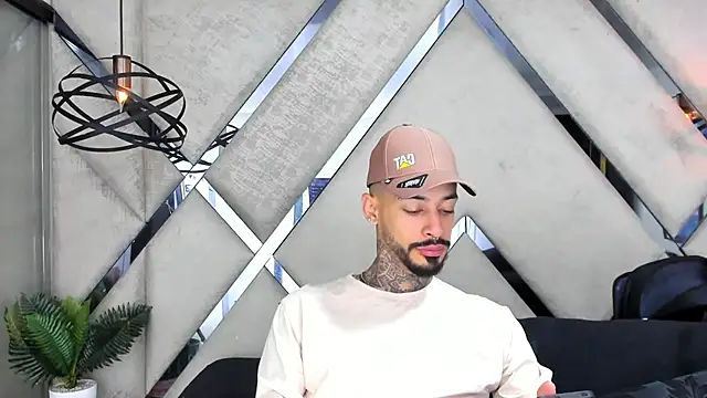 VinzenzRizzo online show from 10/22/25, 04:13