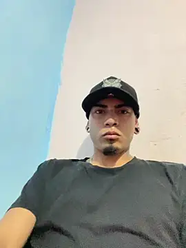 Snapshot of Ricardo2334 chatting on 02/25/26, 02:37 Ricardo2334 online show from 02/25/26, 02:37