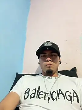 Snapshot of Ricardo2334 chatting on 02/26/26, 04:00 Ricardo2334 online show from 02/26/26, 04:00