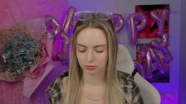 Snapshot of JuliaBrewwer chatting on 09/11/25, 05:40 JuliaBrewwer online show from 09/11/25, 05:40