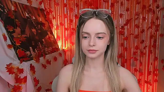 Snapshot of JuliaBrewwer chatting on 10/11/25, 12:47 JuliaBrewwer online show from 10/11/25, 12:47