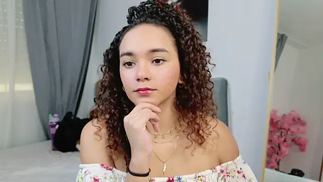 Snapshot of Taylor_Tina chatting on 10/19/25, 12:17 Taylor Tina online show from 10/19/25, 12:17