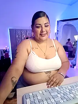 AndreaKinky online show from 10/25/25, 08:22