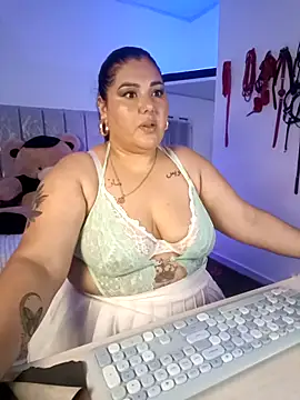 AndreaKinky online show from 11/19/25, 08:14