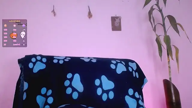 Snapshot of Nocturnawitch chatting on 10/03/25, 02:47 Nocturnawitch online show from 10/03/25, 02:47