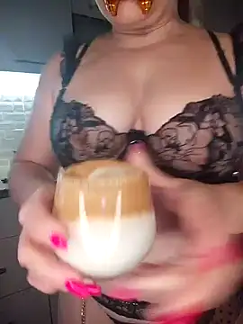 BigAssMom  online show from 06/17/26, 05:03