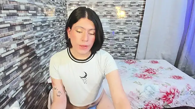 Snapshot of xxxEmmaxx chatting on 12/16/25, 04:28 xxxEmmaxx online show from 12/16/25, 04:28