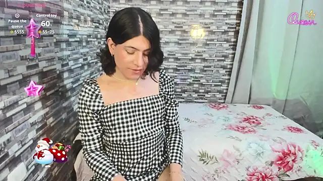 Snapshot of xxxEmmaxx chatting on 12/19/25, 04:30 xxxEmmaxx online show from 12/19/25, 04:30